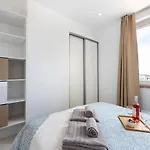 Luxury 1 Min With Sea View, Wifi, Ac, Smarttv شقة