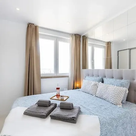 Luxury 1 Min With Sea View, Wifi, Ac, Smarttv * Praia da Rocha