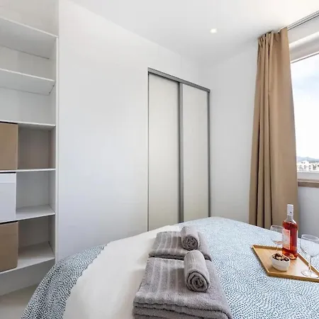Luxury 1 Min With Sea View, Wifi, Ac, Smarttv Apartment